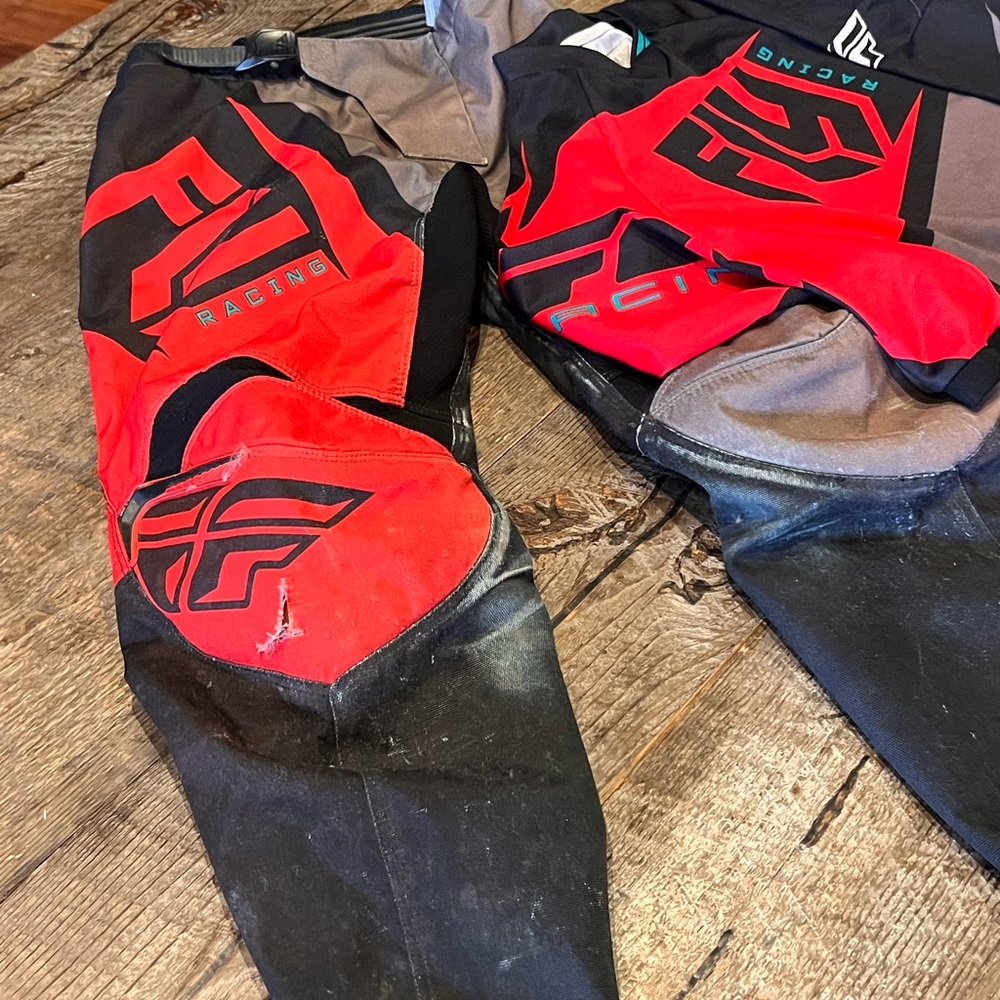 Flying F-16 Racing Gear - Picture 3 of 5